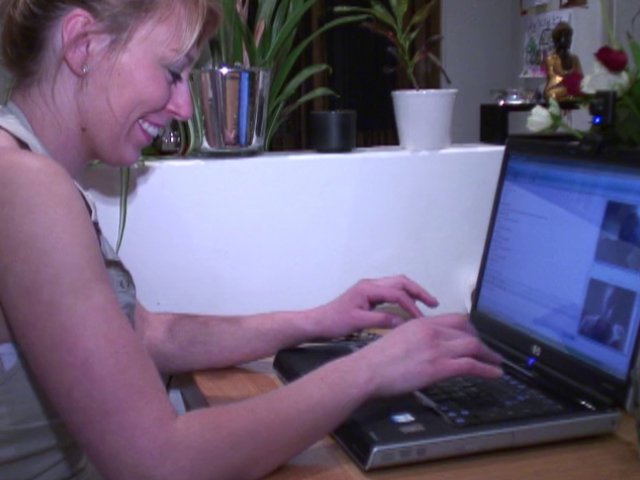 Jeune agricultrice s'exhibe sur le net